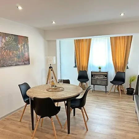 Spacious 3 Bedroom Step To Sea Garden And Beach