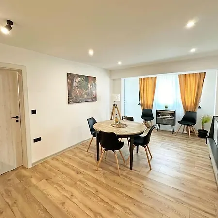 Spacious 3 Bedroom Step To Sea Garden And Beach Apartamento Varna