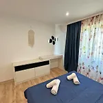 Spacious 3 Bedroom Step To Sea Garden And Beach