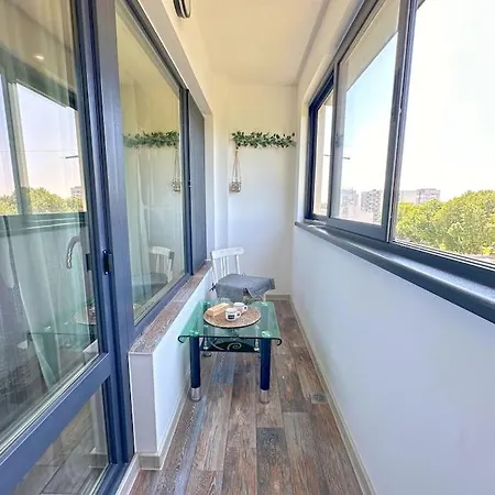 Spacious 3 Bedroom Step To Sea Garden And Beach Várna